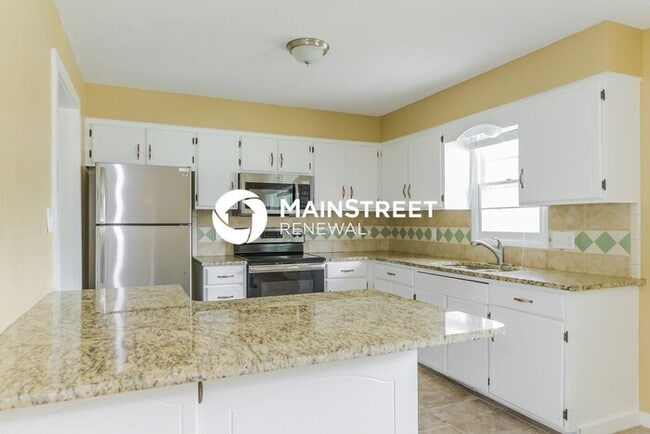 Building Photo - 4 Bedroom Pet-Friendly Home in Leavenworth, KS with Main Street Renewal