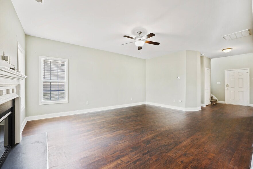 Building Photo - 121 Feathers Ln