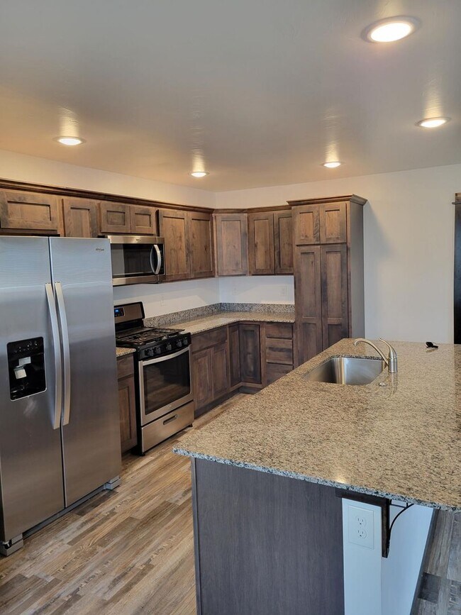 Building Photo - 3 Bedroom 2 1/2 Bathroom Townhouse- NEWLY BUILT-