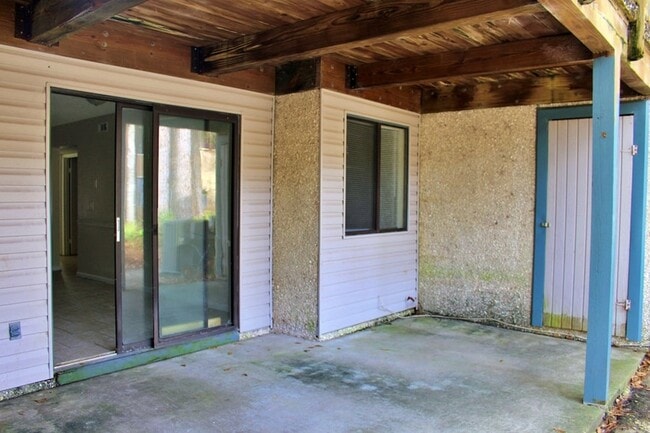 Building Photo - 910-105 Brett Dr