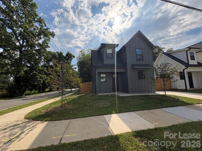 Building Photo - 2903 Clyde Dr