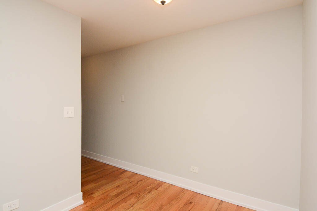 Building Photo - 448 W Barry Ave