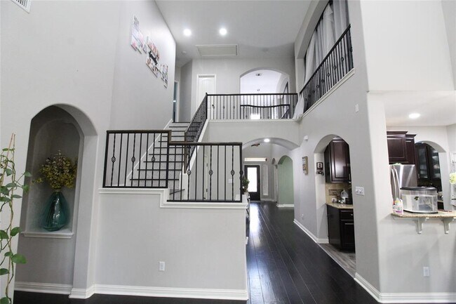 Building Photo - 610 Spanish Mustang Dr