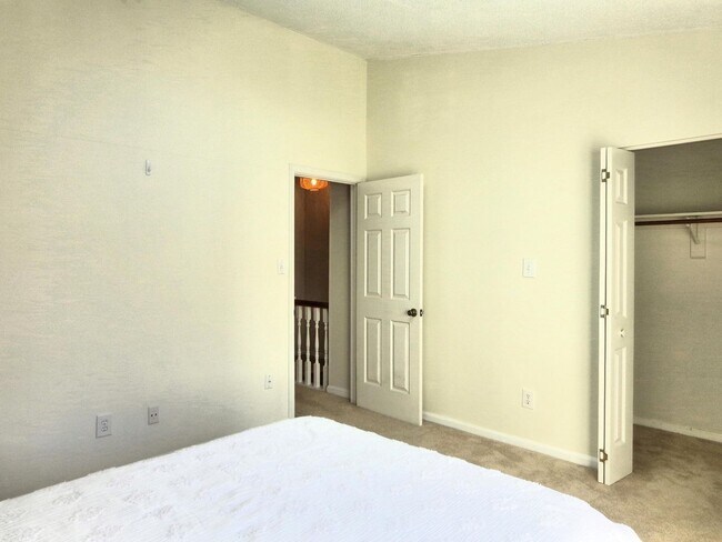 Building Photo - Lynnhaven Shores
