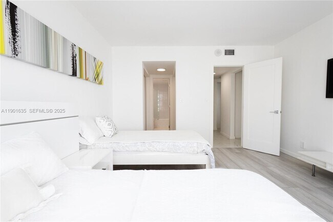 Building Photo - 4010 Galt Ocean Dr