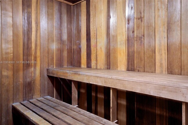 Building Photo - 811 S Hollybrook Dr