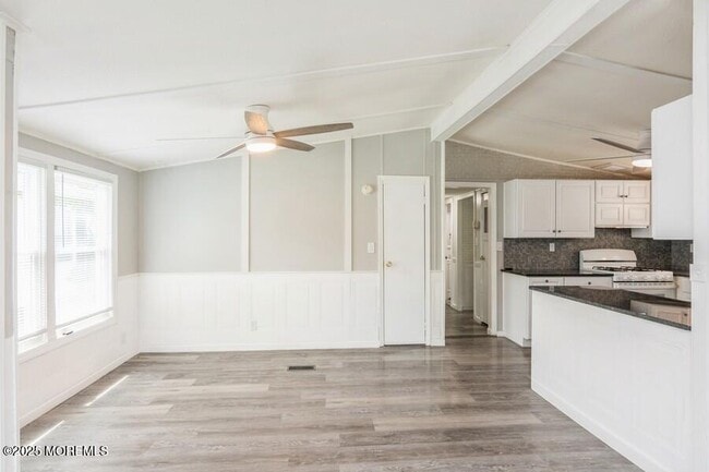 Building Photo - 21 Forest Dr