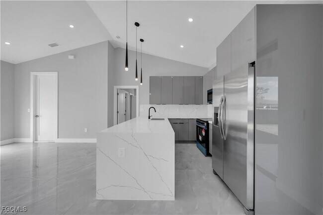 Building Photo - 317 NW 17th Pl