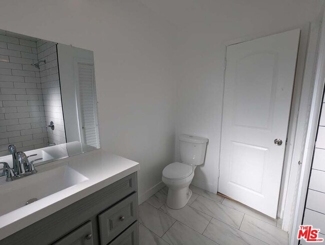 Building Photo - 3966 S Victoria Ave