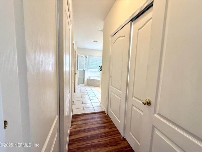 Building Photo - 2080 Trailing Pines Way