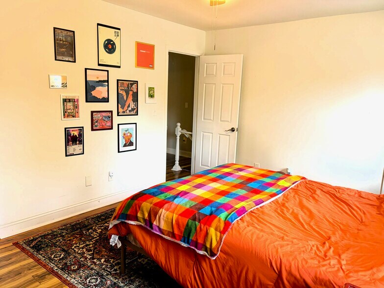 Bedroom 1.5 - 1330 Poplar Pointe SE