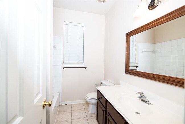 Building Photo - 1626 Maryvale Dr