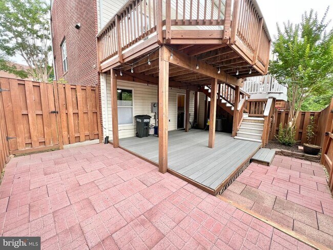 Building Photo - 6400 Warren Point Ct