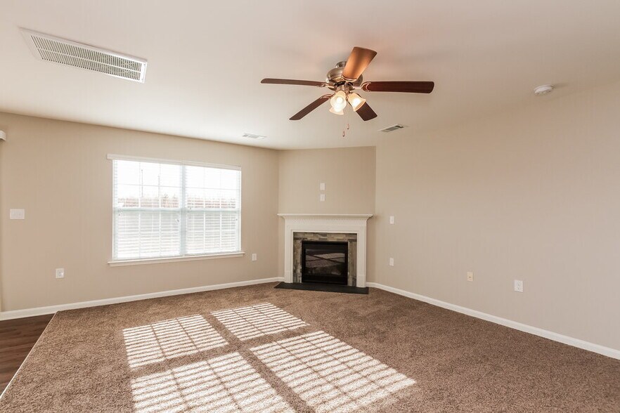 Building Photo - 1537 Summer View Ln
