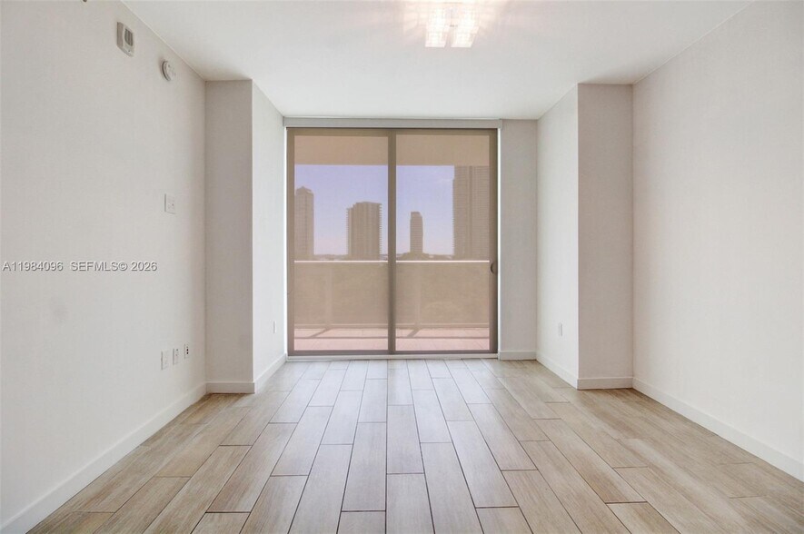 Building Photo - 1600 SW 1st Ave