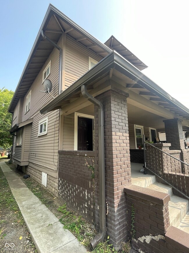 Building Photo - 4212 E Washington St