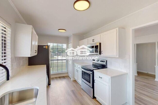 Building Photo - MOVE IN READY - 3BED/2BATH - PLANO, TEXAS