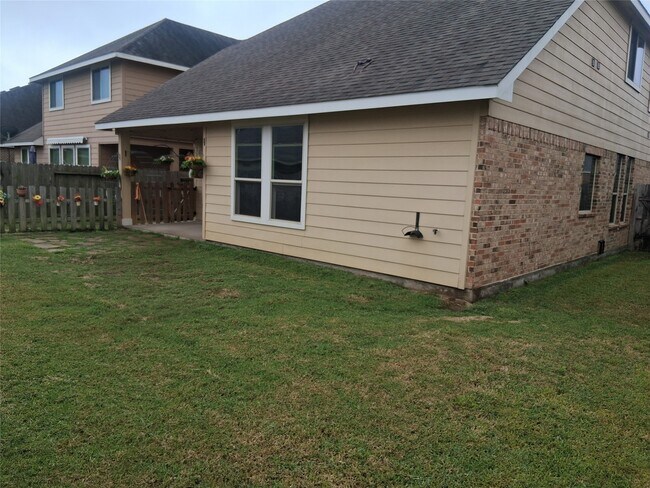 Building Photo - 13610 Spectacled Bear