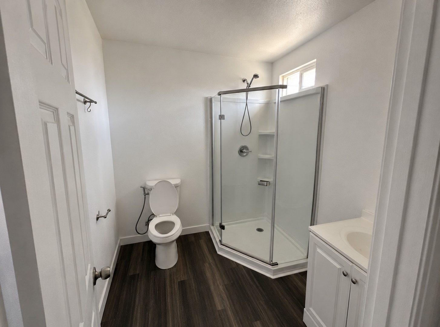 Building Photo - 415 Iona Dr