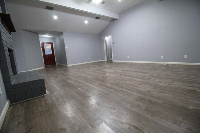 Building Photo - 20074 Crazy Horse Cir