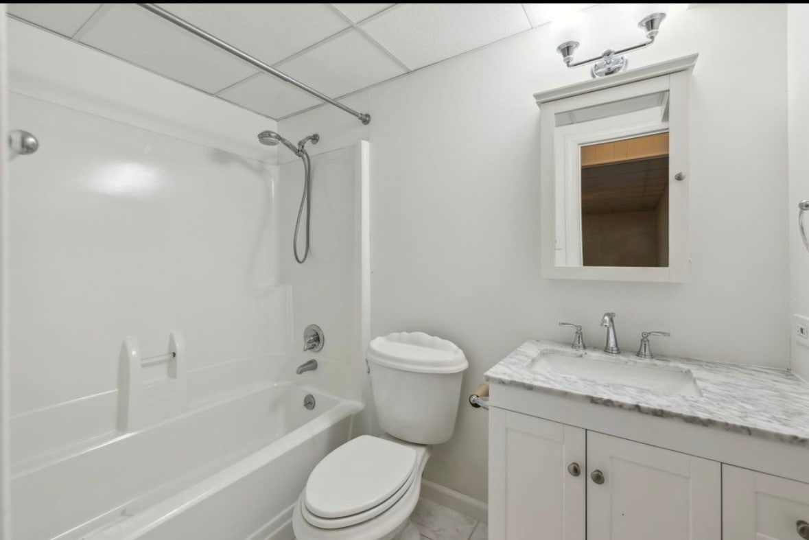 Building Photo - 1726 Lewisburg Pike