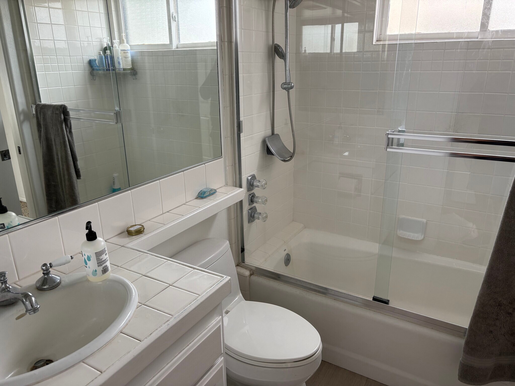 2nd Fl bath - 4201 E Ocean Blvd