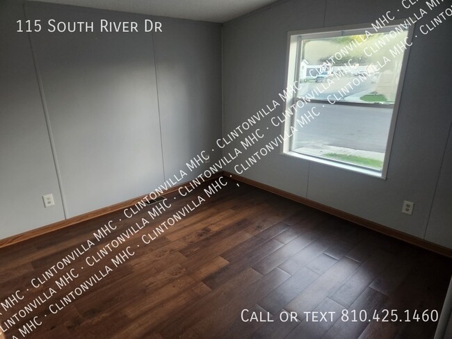 Building Photo - 115 S River Dr