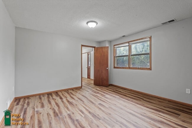 Building Photo - 4 Bedroom Home in Plymouth