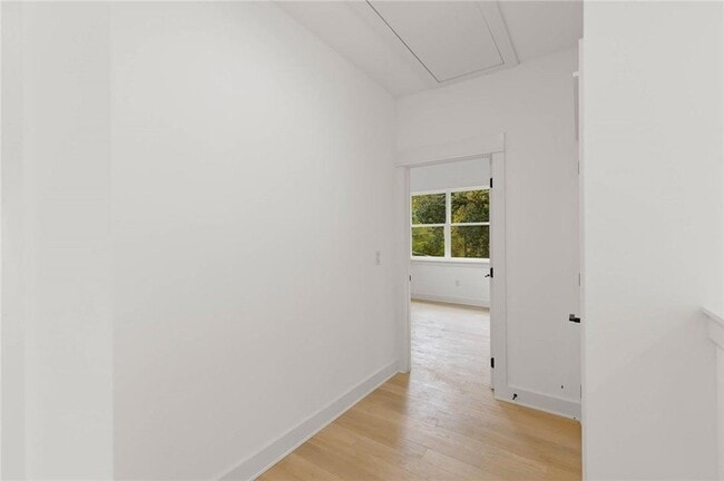 Building Photo - 3321 Hemlock Ave