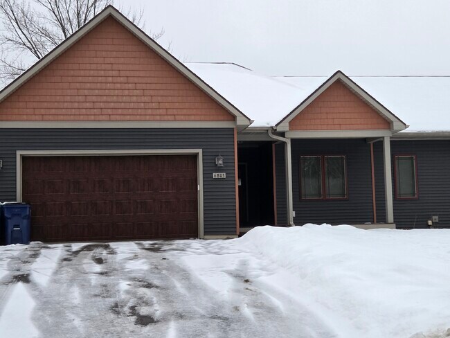 Building Photo - 6803 Von Kanel St