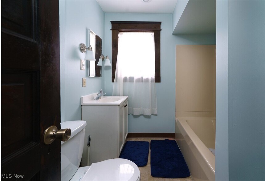 Full Bath - 765 E Buchtel Ave