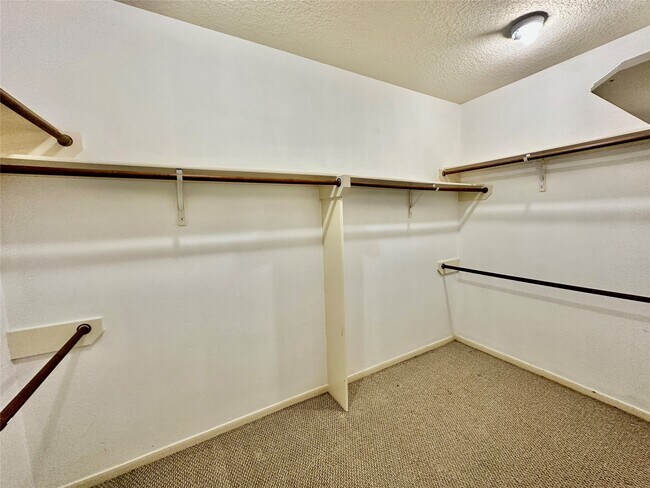 Building Photo - 9327 Restover Ln