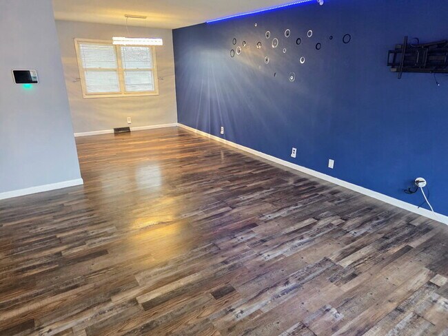 Building Photo - 320 34th St