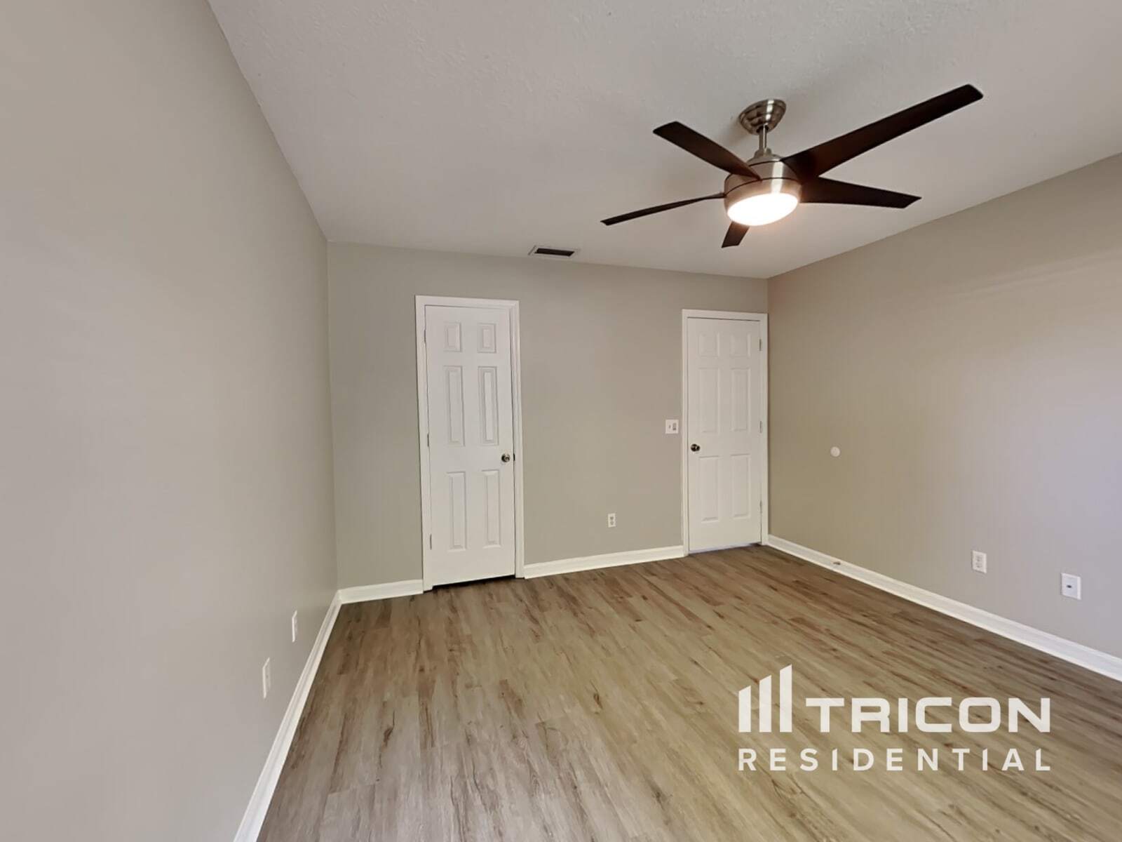Building Photo - 1303 Eisenhower Dr