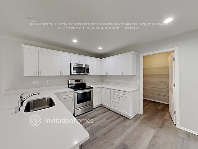 Building Photo - 36036 8th Ave SW