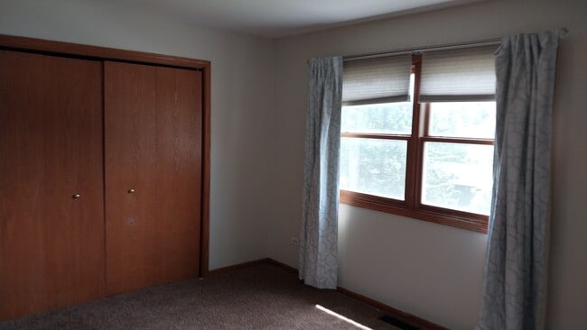 Building Photo - 5420 Hillside Dr W
