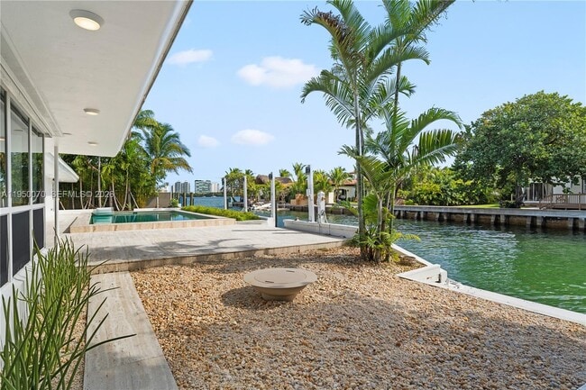 Building Photo - 1250 NE 87th St