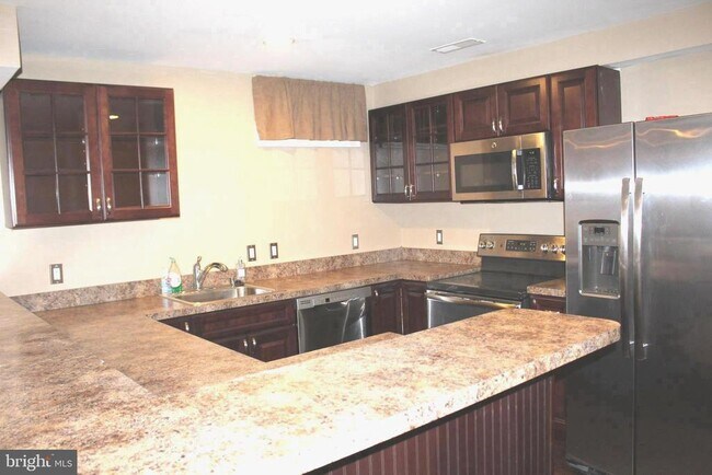 Building Photo - 2707 Hollywell Ct