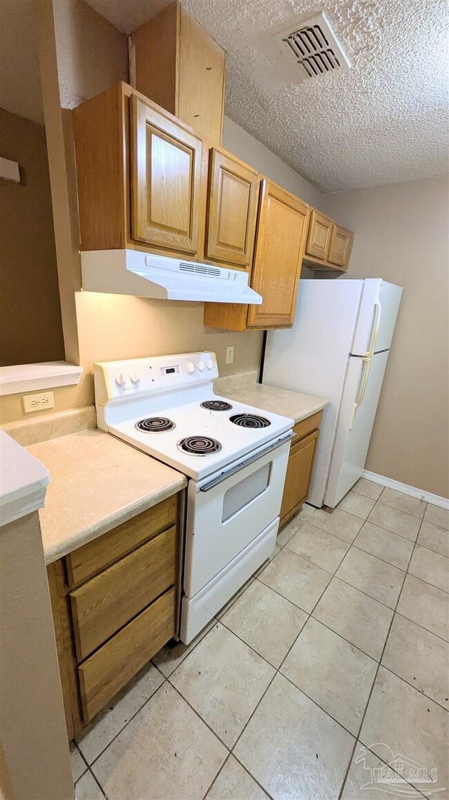 Building Photo - 8160 Stonebrook Dr