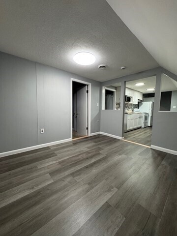 Building Photo - 6 Apple St