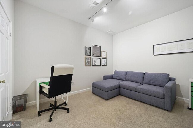 Building Photo - 4373 Westover Pl NW