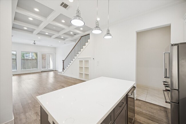 Building Photo - 4405 Schuler St