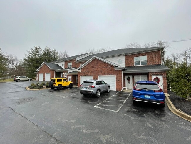 Building Photo - 2 Bed 2 Full Bath Condo w/ Garage For Rent