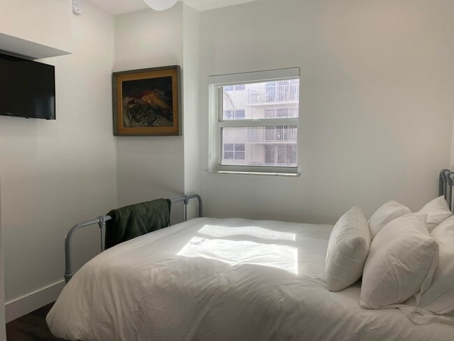 Building Photo - 3520 S Ocean Blvd