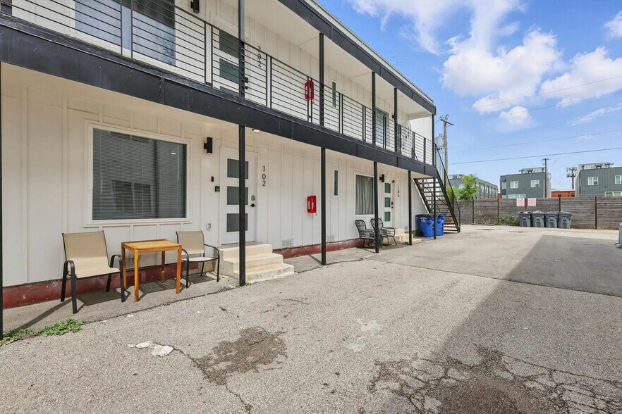 Building Photo - 4416 San Jacinto St