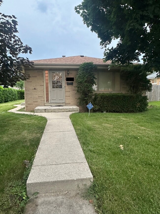 Building Photo - 6431 N 76th St