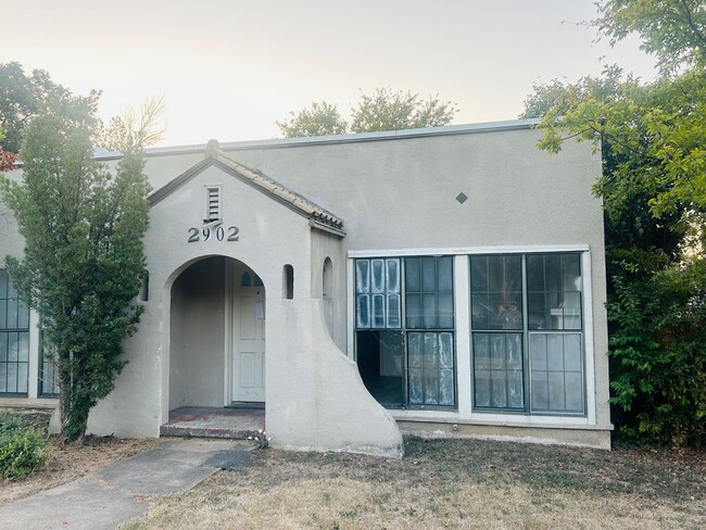 Building Photo - Perfect 1 bedroom location