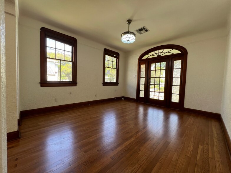 Building Photo - 224 Phosphor Ave