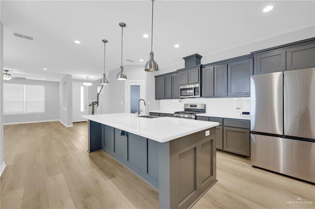 Building Photo - 27 Yale Ave