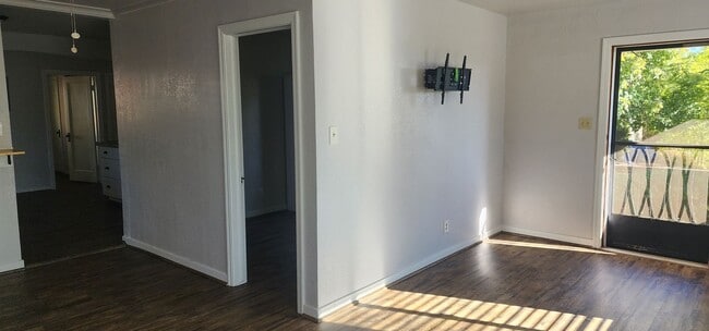 Building Photo - $500 MOVE-IN CREDIT! Updated Home with lots of Extras!
